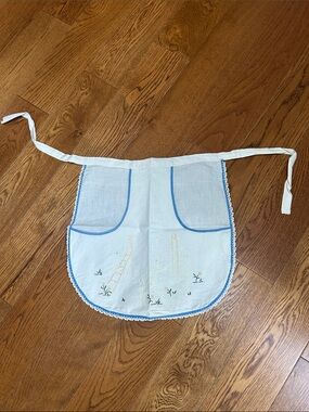 1930’s clothes pin apron embroidered